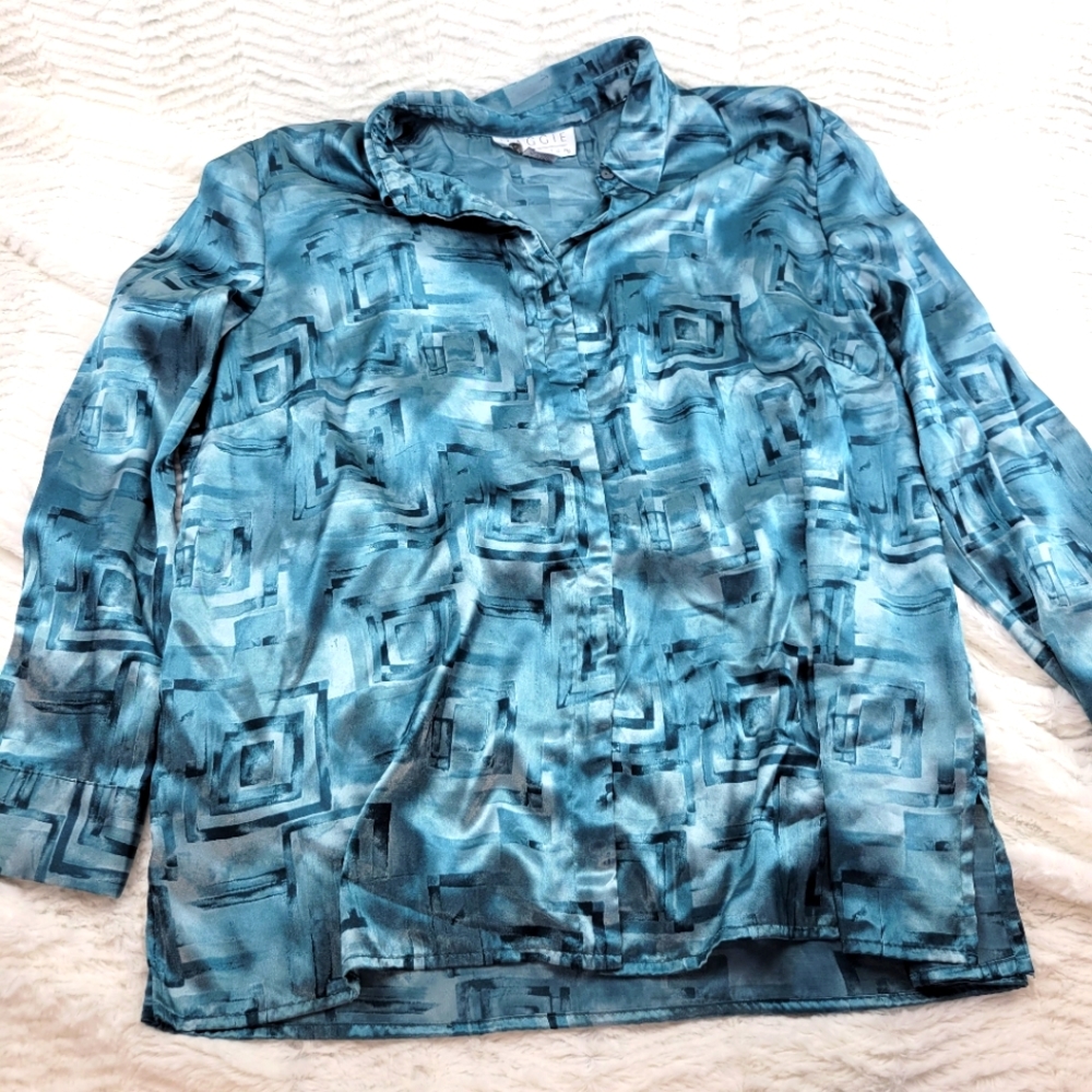 3/$12 VTG bold pattern hidden button shirt